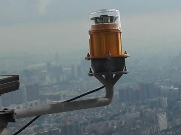 航空障碍灯在户外长时间工作遇到雨天会进水吗